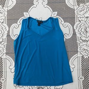 Sleeveless dress shirt